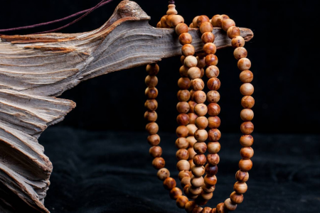 去毛刺如清風(fēng)拂面，拋光似玉匠運(yùn)筆